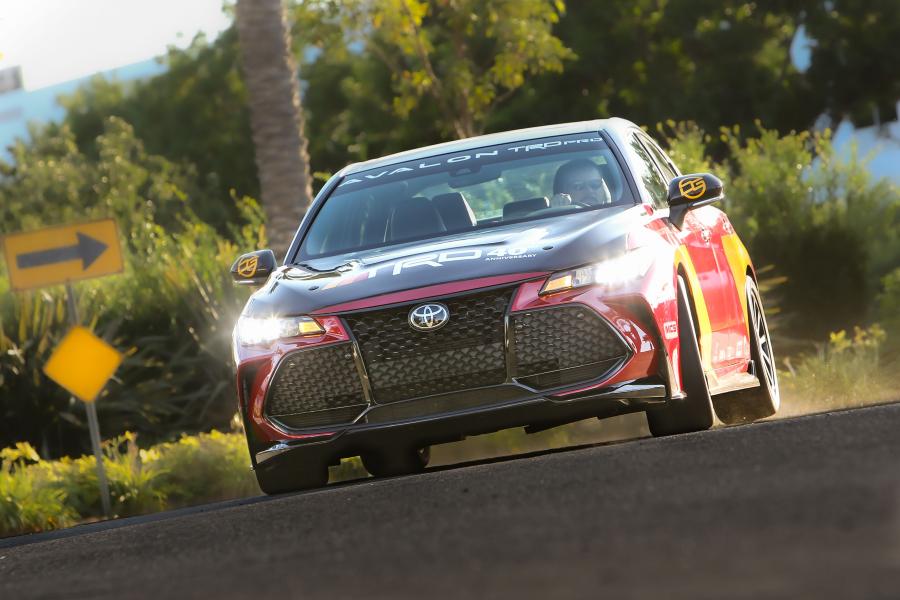  Toyota Avalon TRD Pro Concept 2019 года  (фото 9 из 21)